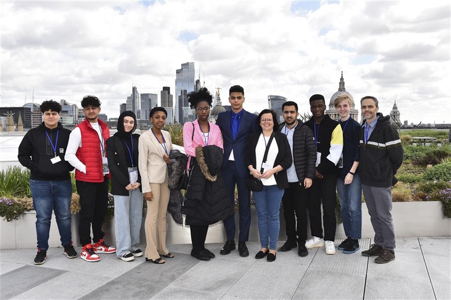 SHEFFIELD PARK ACADEMY STUDENTS ENJOY RESIDENTIAL WITH GOLDMAN SACHS